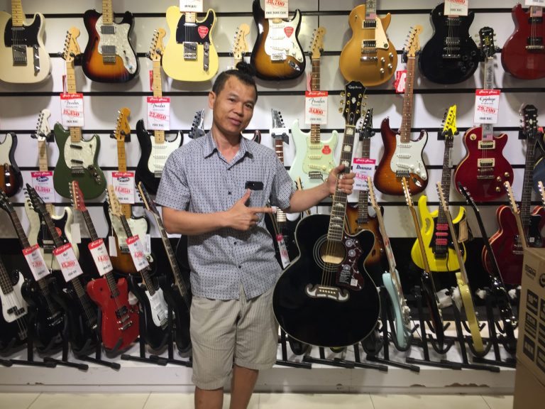 ลูกค้าที่ซื้อ Epiphone EJ-200SCE