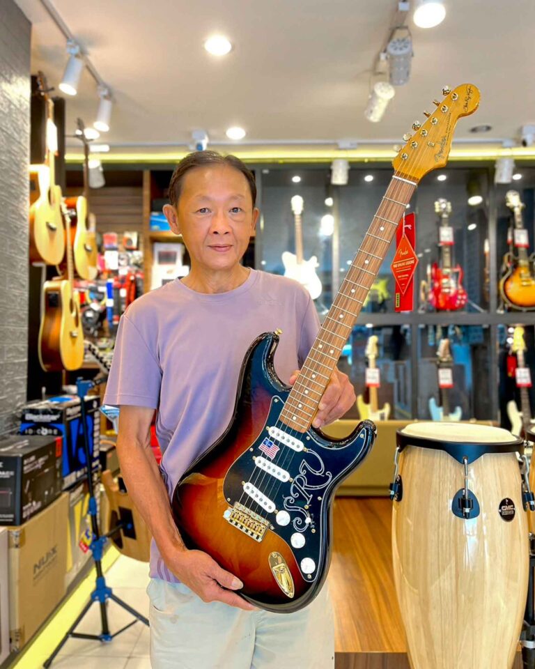 ลูกค้าที่ซื้อ Fender Stevie Ray Vaughan Stratocaster กีตาร์ไฟฟ้า