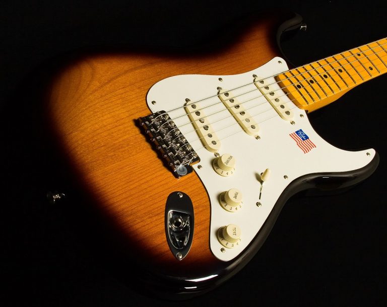 Fender Eric Johnson Stratocaster กีตาร์ไฟฟ้า ขายราคาพิเศษ