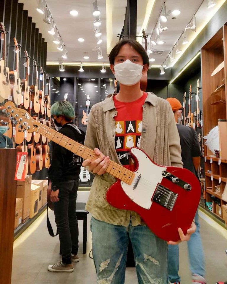 ลูกค้าที่ซื้อ Fender Standard Telecaster