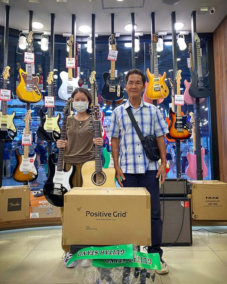 ลูกค้าที่ซื้อ Yamaha Pacifica 212VQM กีตาร์ไฟฟ้า