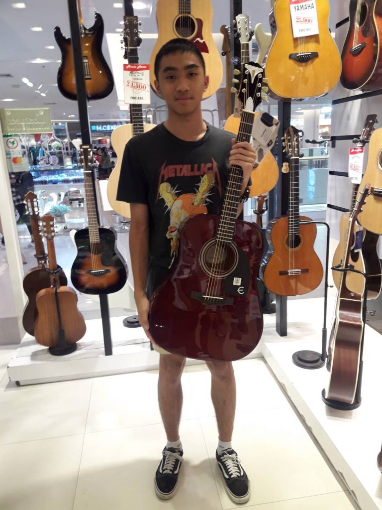 ลูกค้าที่ซื้อ Epiphone Pro-1 กีตาร์โปร่ง