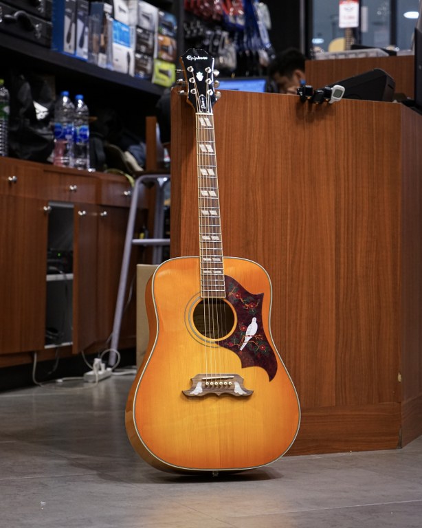 Showcase Epiphone Dove Studio กีตาร์โปร่งไฟฟ้า