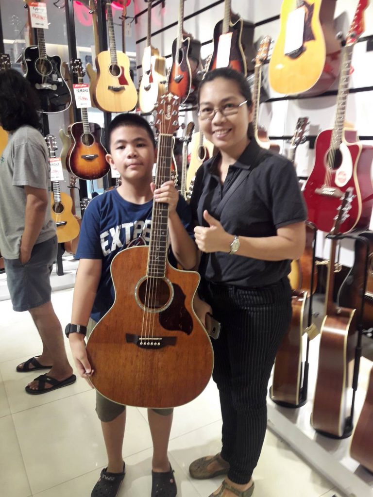 ลูกค้าที่ซื้อ Crafter GAE 8 mh Guitars