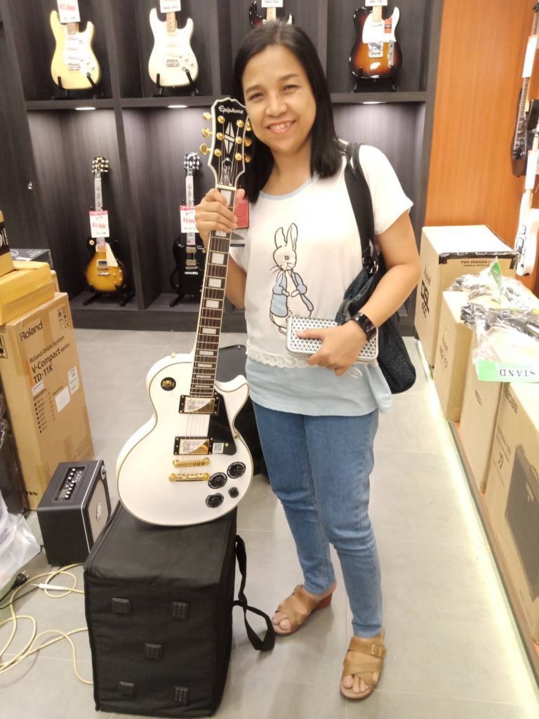 ลูกค้าที่ซื้อ Epiphone Les Paul Custom Pro Electric Guitar