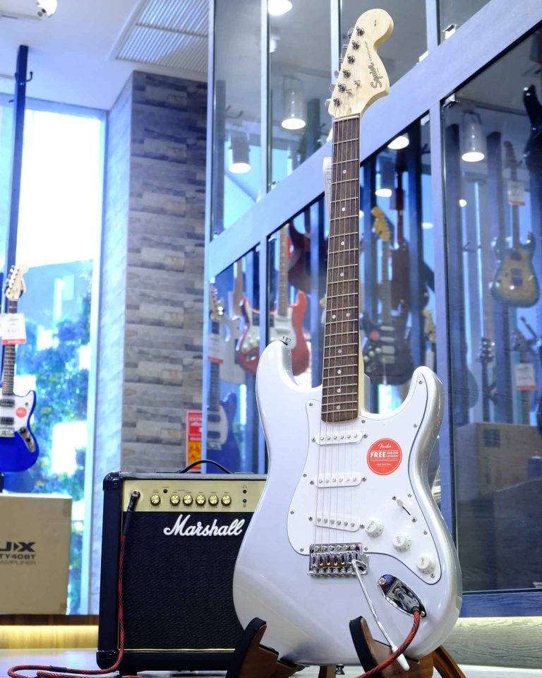 Showcase Squier Affinity Stratocaster กีตาร์ไฟฟ้า