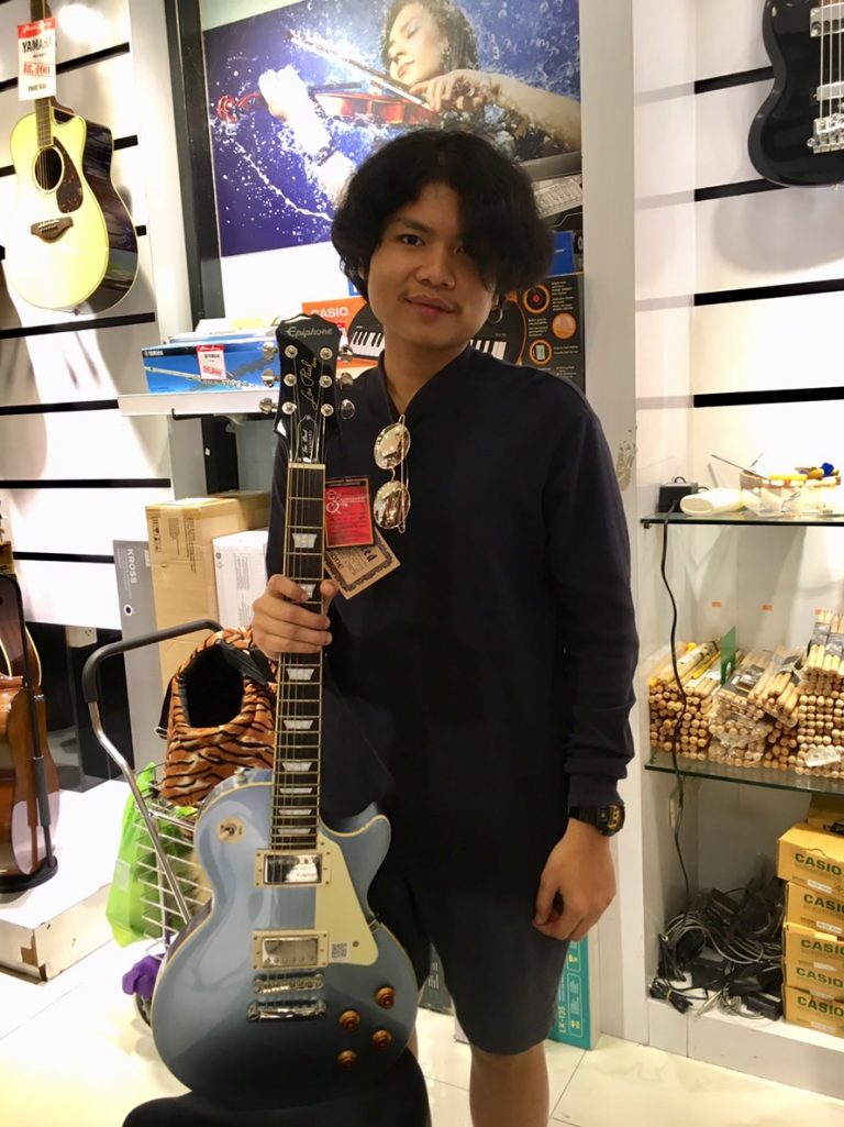 ลูกค้าที่ซื้อ Epiphone joe bonamassa les paul standard pelham blue