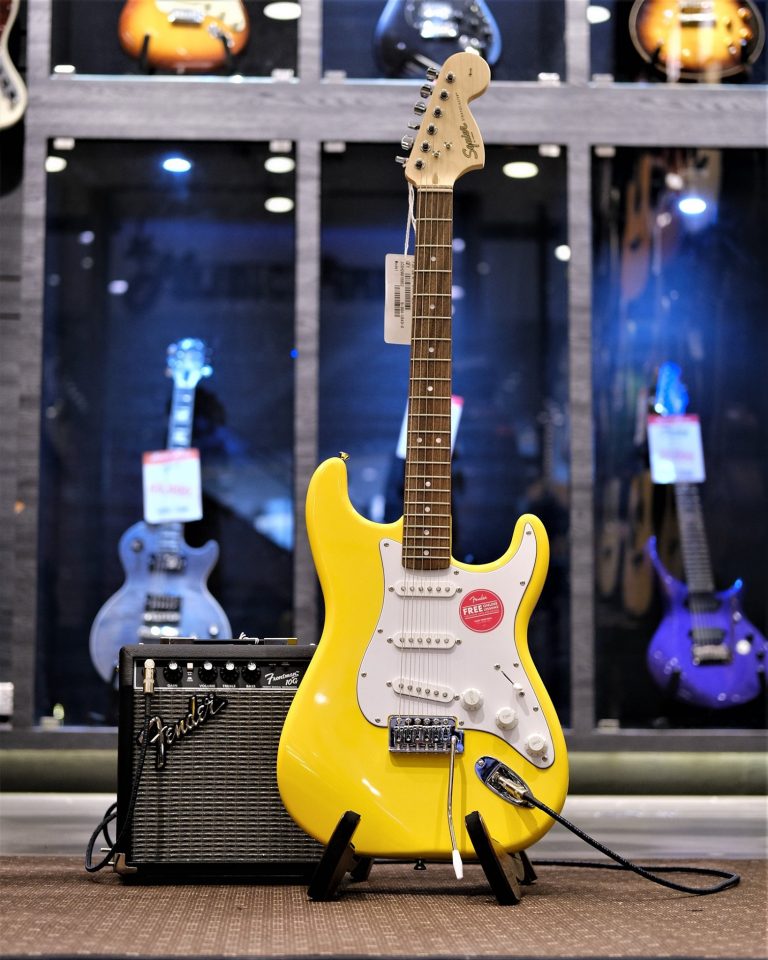 Showcase Squier Affinity Stratocaster กีตาร์ไฟฟ้า