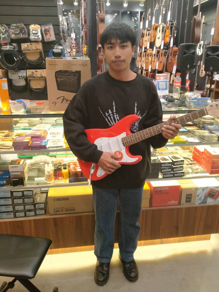 ลูกค้าที่ซื้อ Squier Affinity Stratocaster กีตาร์ไฟฟ้า