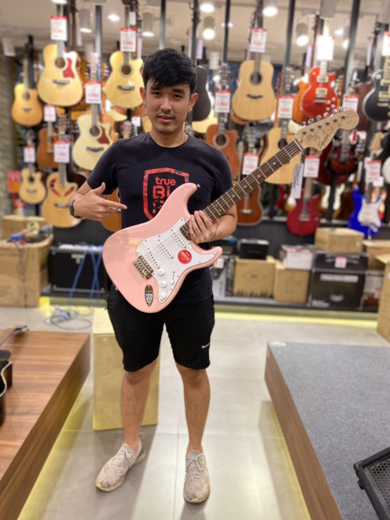 ลูกค้าที่ซื้อ Squier Affinity Stratocaster กีตาร์ไฟฟ้า