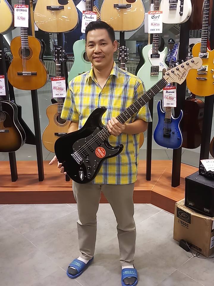 ลูกค้าที่ซื้อ Squier Affinity Stratocaster HSS กีตาร์ไฟฟ้า