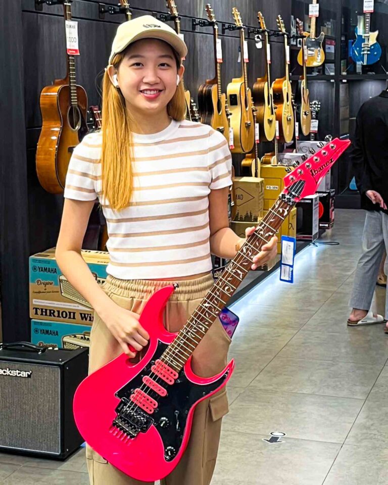 ลูกค้าที่ซื้อ Ibanez JEM-JR กีตาร์ไฟฟ้า