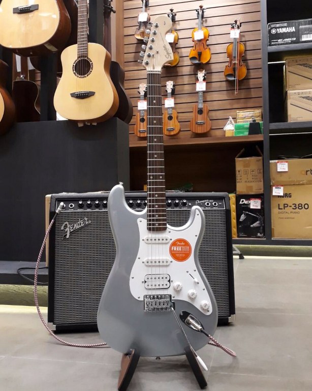 Showcase Squier Affinity Stratocaster HSS กีตาร์ไฟฟ้า