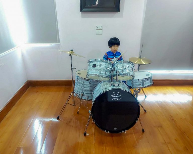 ลูกค้าที่ซื้อ Mapex Prodigy กลองชุด