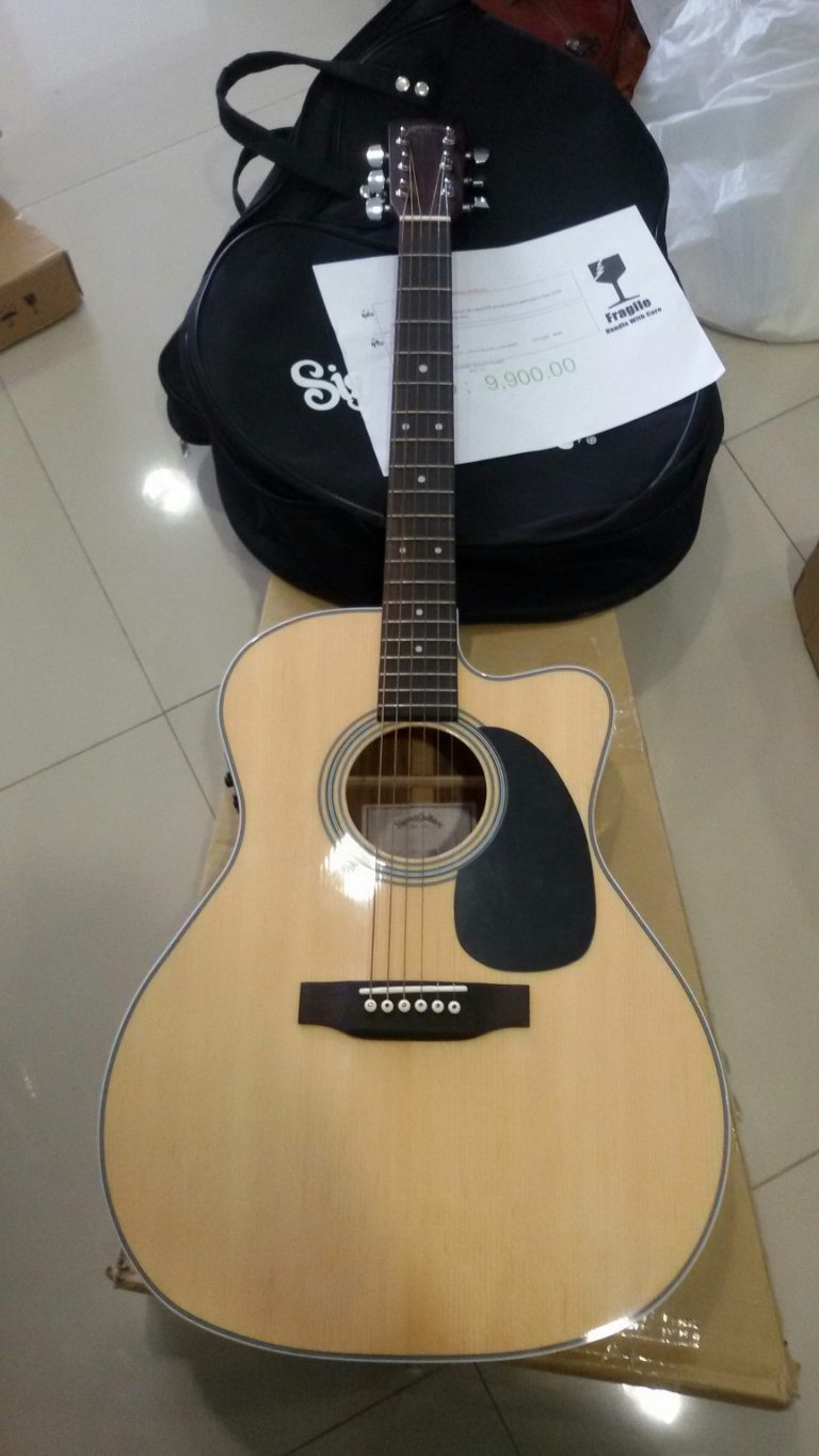 ลูกค้าที่ซื้อ Sigma Guitar JRC-1STE