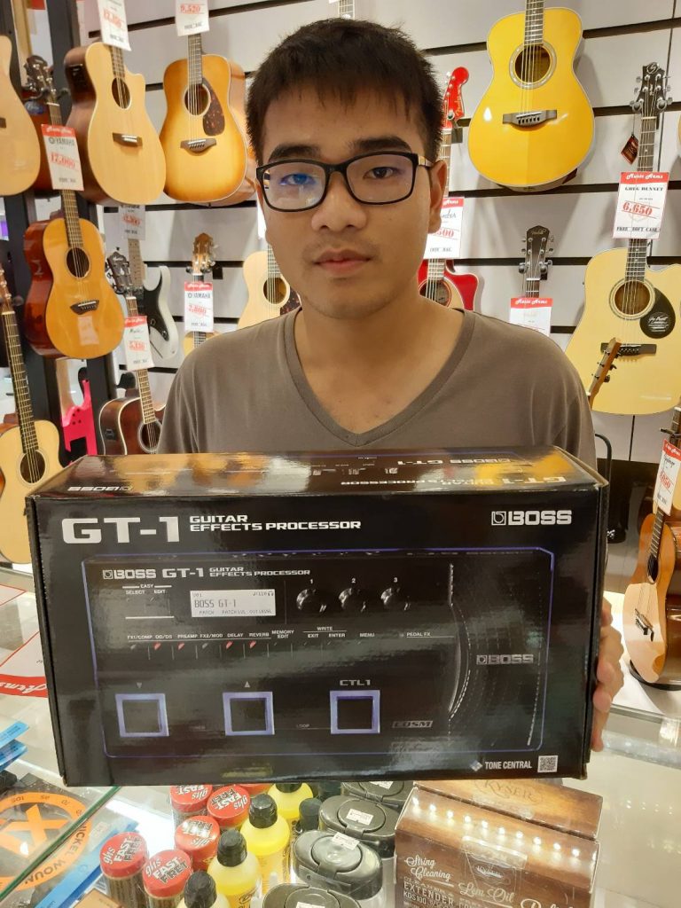 ลูกค้าที่ซื้อ Boss GT-1 มัลติเอฟเฟค