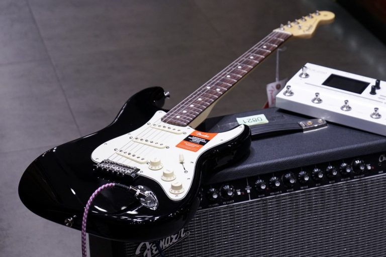 Showcase Fender American Professional Stratocaster