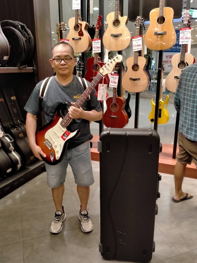 ลูกค้าที่ซื้อ Fender American Professional Stratocaster