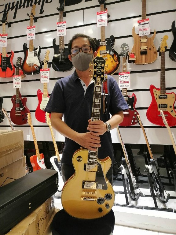 ลูกค้าที่ซื้อ Epiphone Les Paul Custom 100 Anniversary Electric Guitar