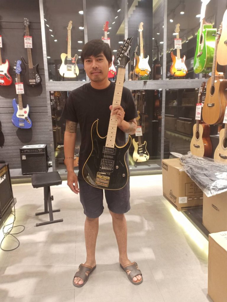 ลูกค้าที่ซื้อ Ibanez RG370AHMZ