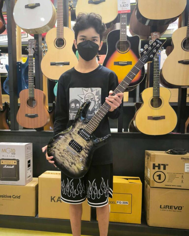 ลูกค้าที่ซื้อ Schecter C-6 Plus กีตาร์ไฟฟ้า