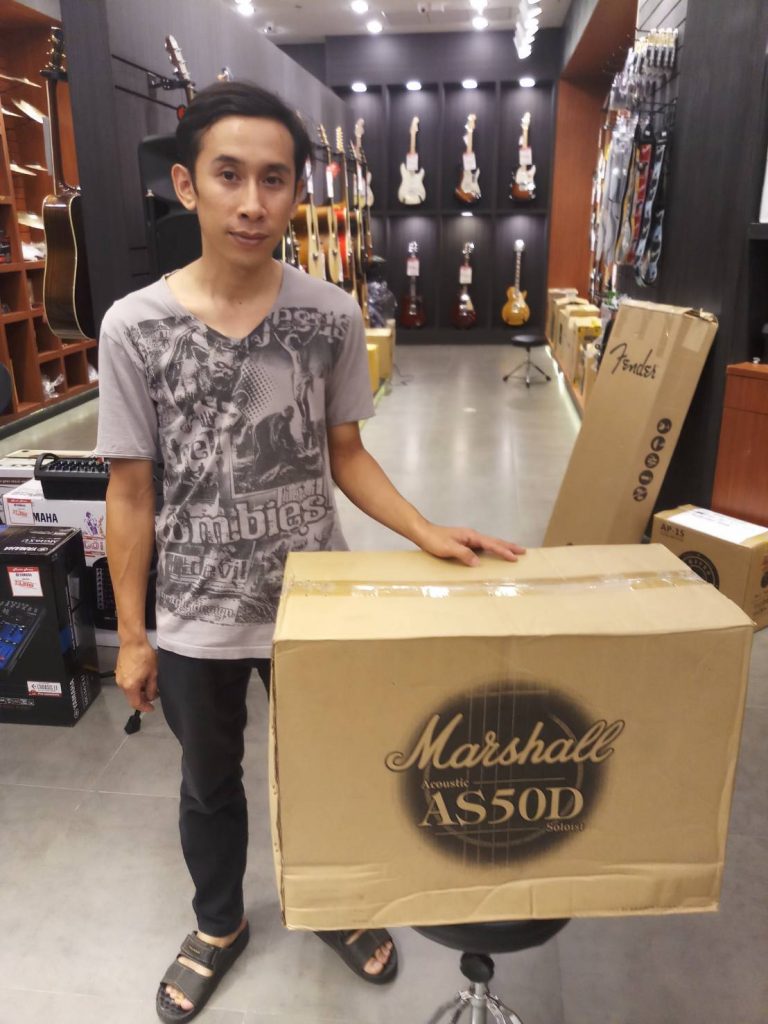 ลูกค้าที่ซื้อ Marshall AS50D แอมป์กีตาร์โปร่ง