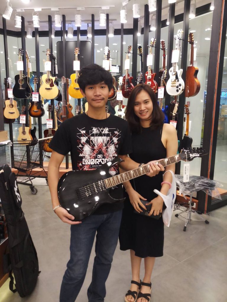 ลูกค้าที่ซื้อ Ibanez GRG170DXB กีตาร์ไฟฟ้า