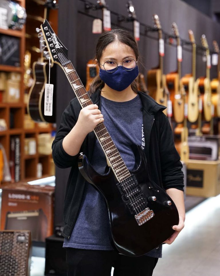 ลูกค้าที่ซื้อ Ibanez GRG170DXB กีตาร์ไฟฟ้า