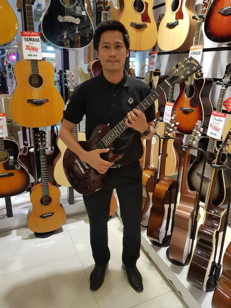 ลูกค้าที่ซื้อ Gibson Les Paul Faded 2017 กีตาร์ไฟฟ้า