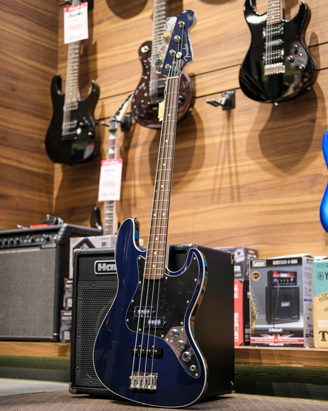 Fender Aerodyne Jazz Bass หน้าร้าน Music Arms