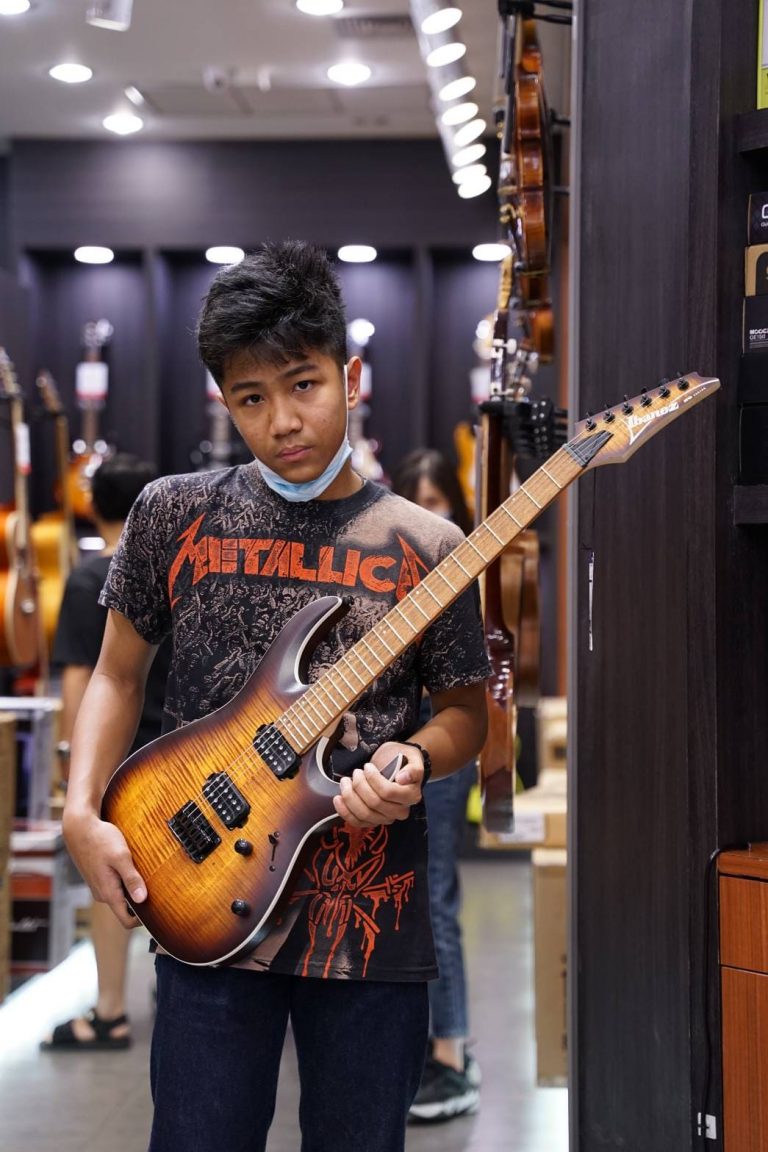 ลูกค้าที่ซื้อ Ibanez RGA42FM กีตาร์ไฟฟ้า