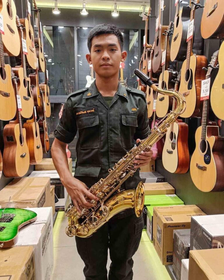 ลูกค้าที่ซื้อ Saxophone Coleman CL-333T