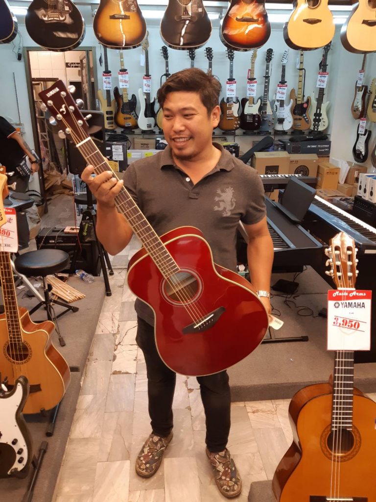 ลูกค้าที่ซื้อ Yamaha FS-TA กีตาร์โปร่งไฟฟ้า