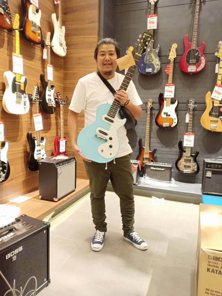 ลูกค้าที่ซื้อ Epiphone Les Paul SL