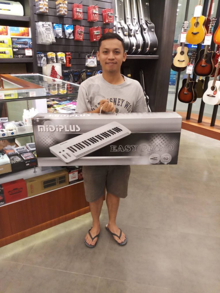 ลูกค้าที่ซื้อ Midiplus Easy Piano เปียโนไฟฟ้า