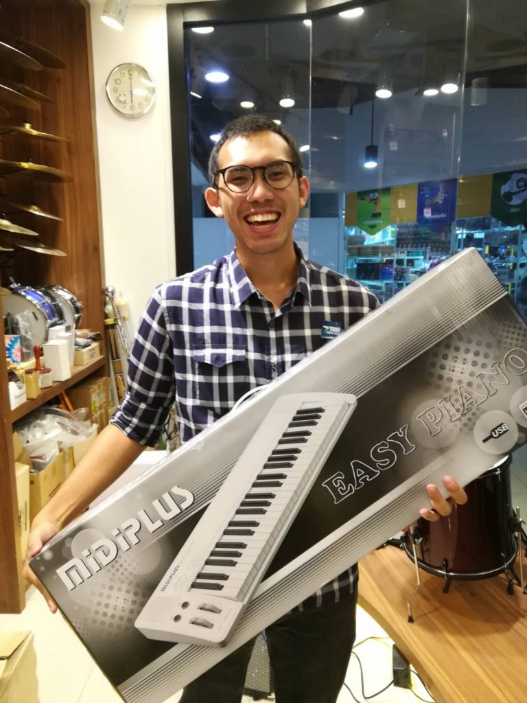 ลูกค้าที่ซื้อ Midiplus Easy Piano เปียโนไฟฟ้า