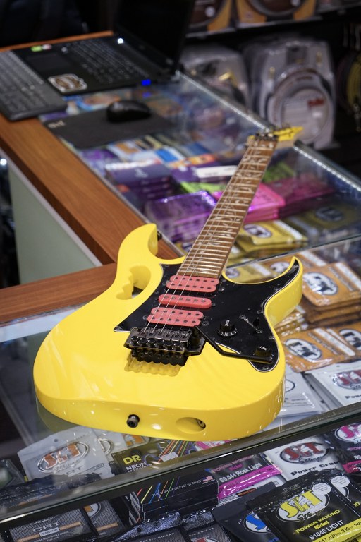 Showcase Ibanez JEM-JR กีตาร์ไฟฟ้า