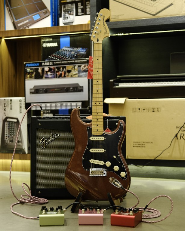 Showcase Fender Deluxe Roadhouse Stratocaster กีตาร์ไฟฟ้า