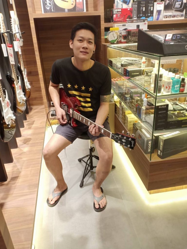 ลูกค้าที่ซื้อ Gibson SG Standard 2018