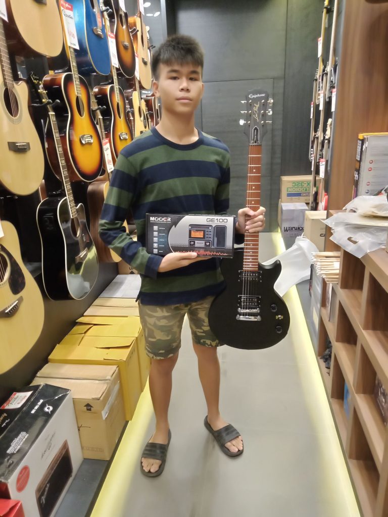 ลูกค้าที่ซื้อ Epiphone Les Paul Special VE