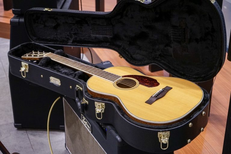 Showcase Fender PM-2 Standard Parlor