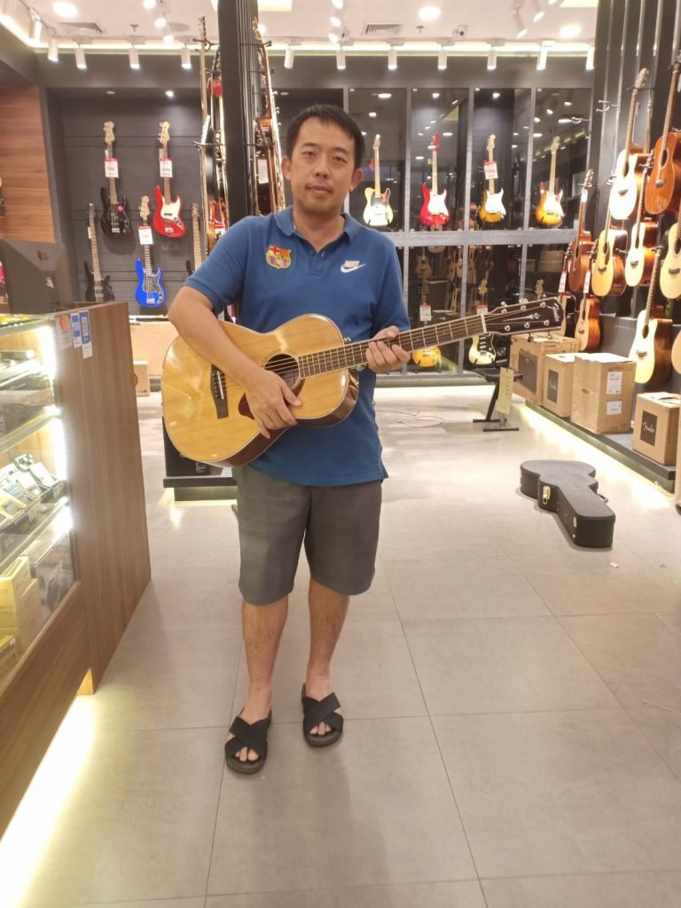 ลูกค้าที่ซื้อ Fender PM-2 Standard Parlor