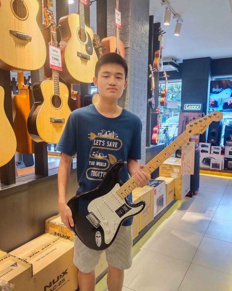 ลูกค้าที่ซื้อ Fender Player Stratocaster กีตาร์ไฟฟ้า