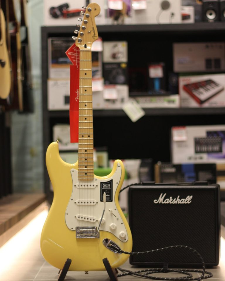 Showcase Fender Player Stratocaster กีตาร์ไฟฟ้า