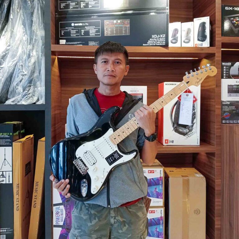 ลูกค้าที่ซื้อ Fender Player Stratocaster HSS กีตาร์ไฟฟ้า