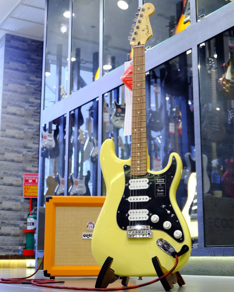 Showcase Fender Player Stratocaster HSH กีตาร์ไฟฟ้า