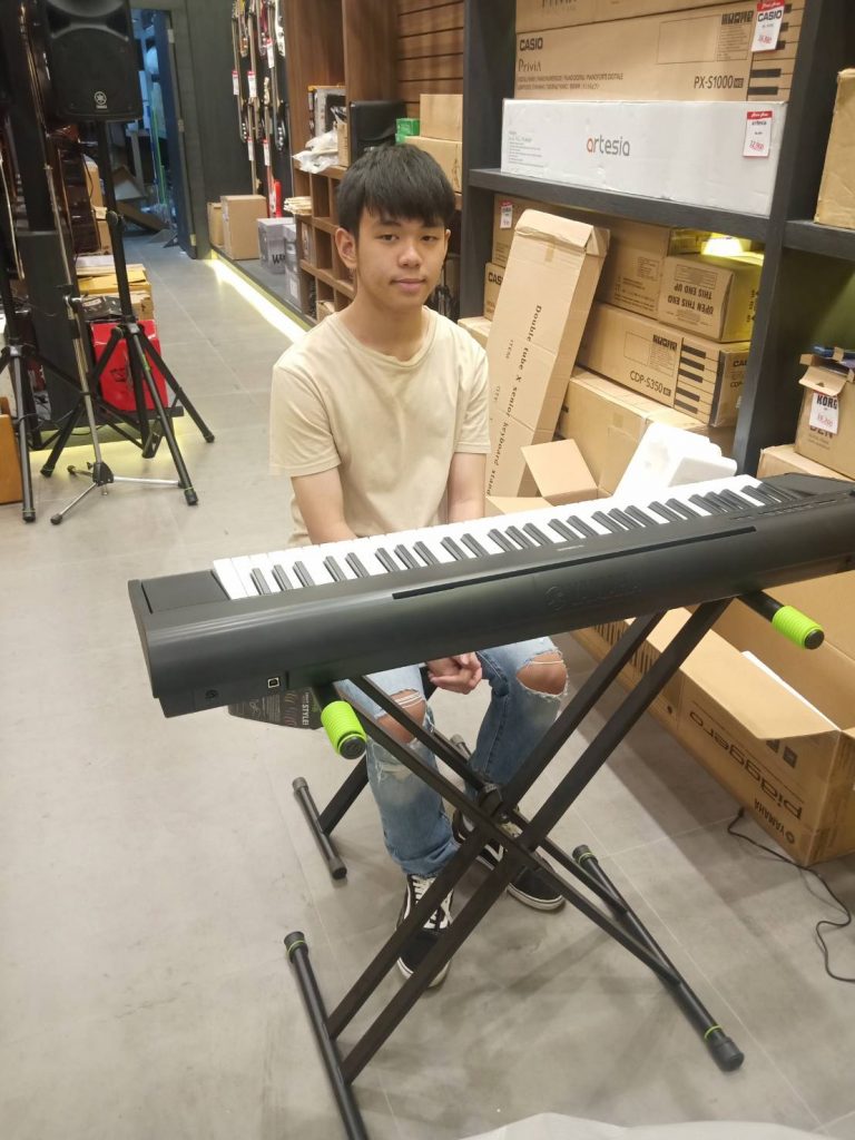 ลูกค้าที่ซื้อ Yamaha NP-12 เปียโนไฟฟ้า