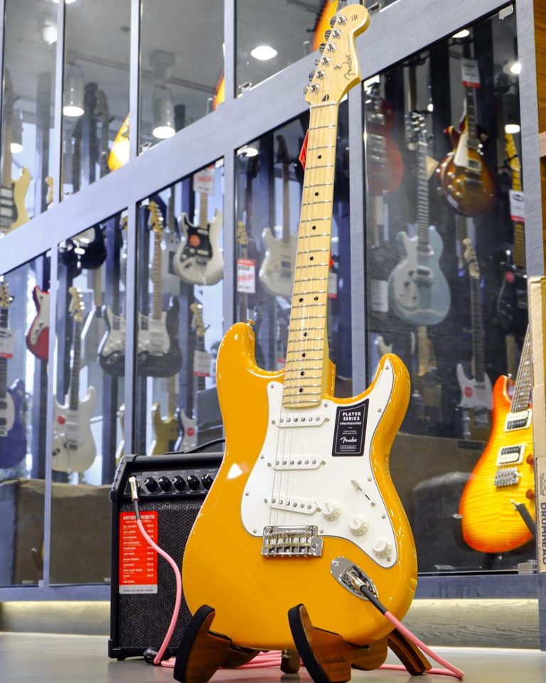 Showcase Fender Player Stratocaster กีตาร์ไฟฟ้า