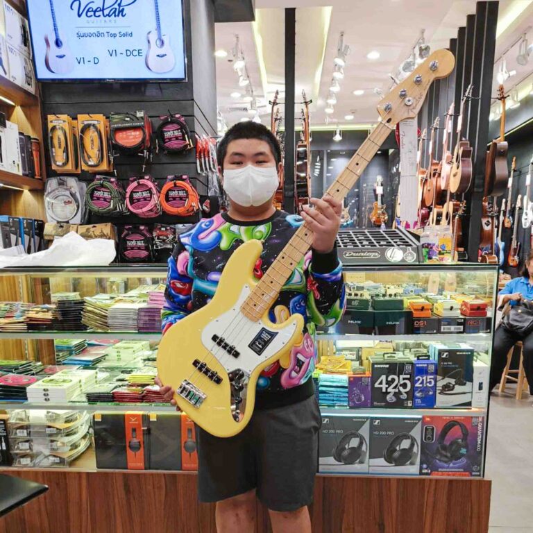 ลูกค้าที่ซื้อ Fender Player Jazz Bass เบสไฟฟ้า