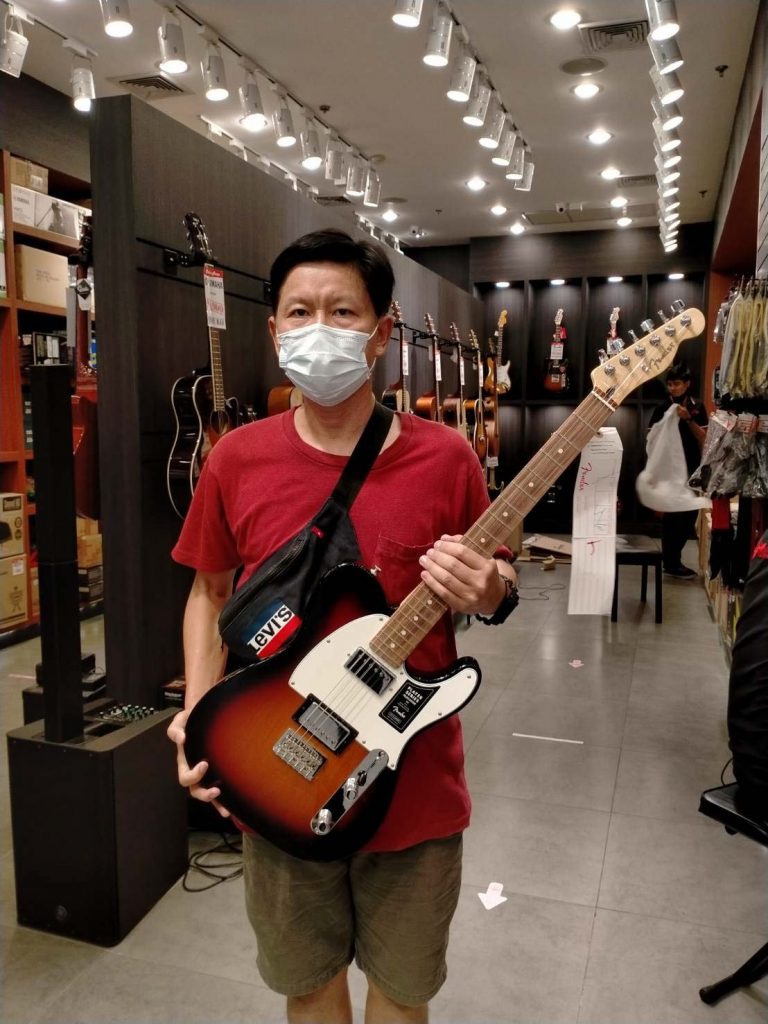 ลูกค้าที่ซื้อ กีต้าร์ไฟฟ้า Fender Player Telecaster HH